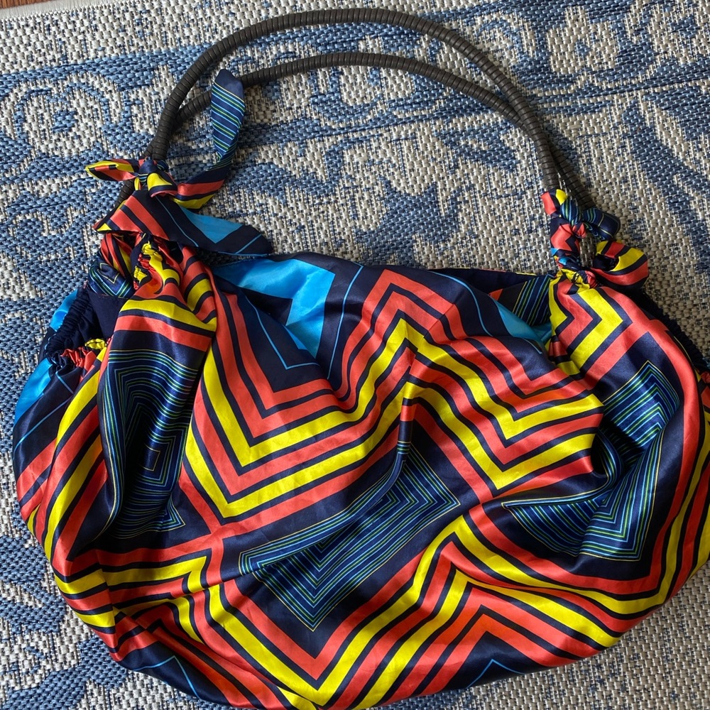 Scarf printed silk purse